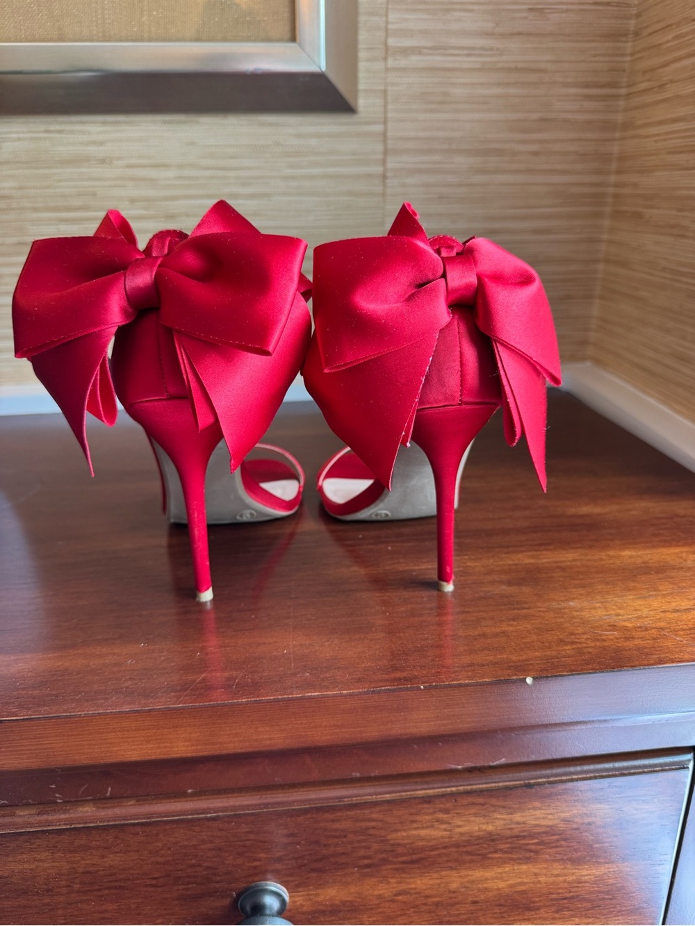 Lulu’s bow heels - Picture 3 of 6